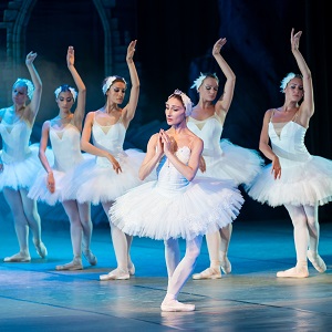 A group of ballerina playing Giselle.